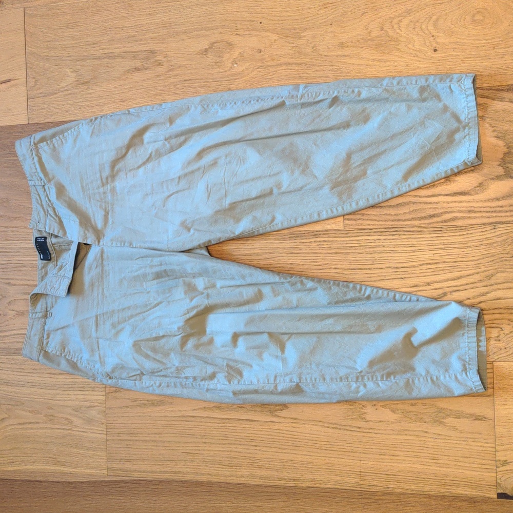 Khaki's loose cropped fir